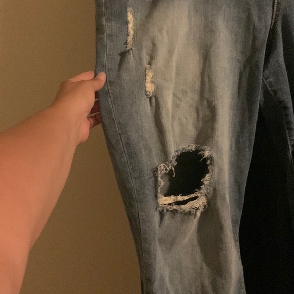 EUC Torrid distressed 24 T stretch jeans - Picture 9 of 11